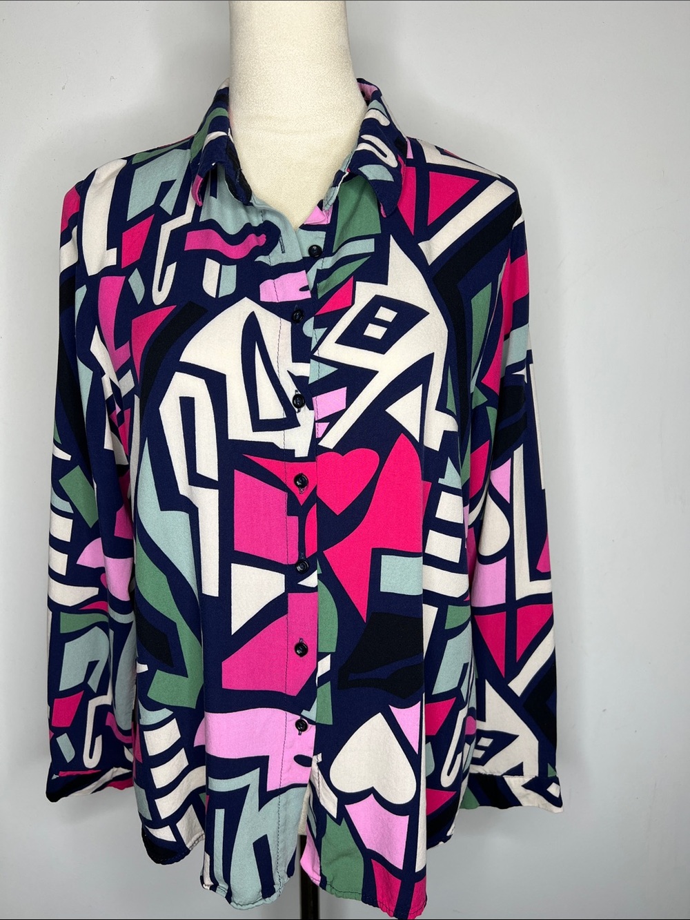 GRAPHIC BLOUSE